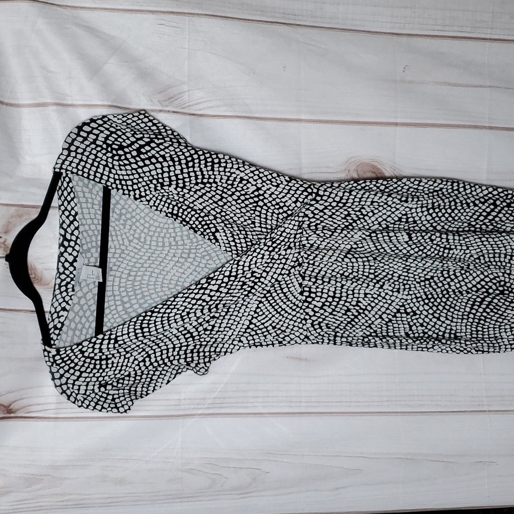 H&M Black and White Animal Print Pattern Bodycon V-Neck Dress Size S